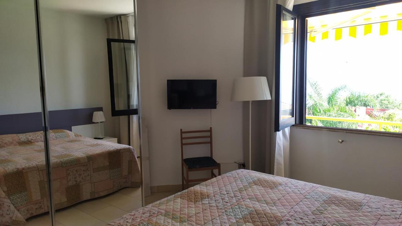 Nero Basalto Azzurro Mare Bed & Breakfast Ачи Кастело Екстериор снимка