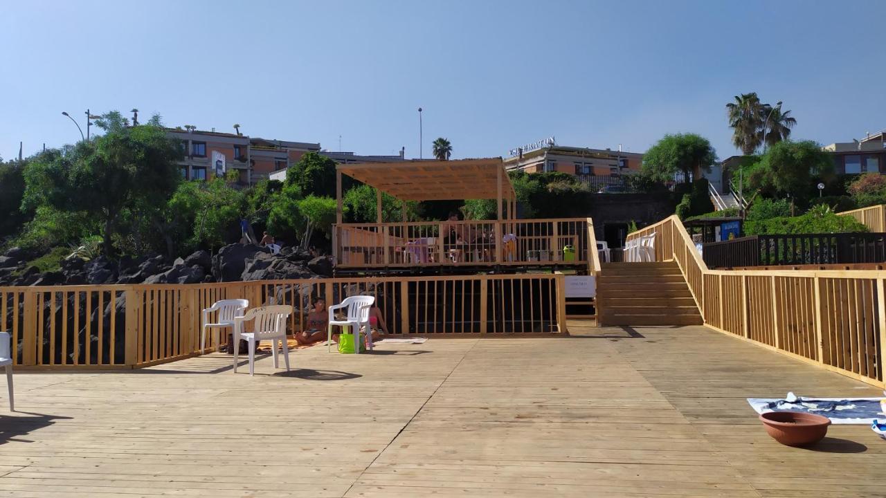 Nero Basalto Azzurro Mare Bed & Breakfast Ачи Кастело Екстериор снимка